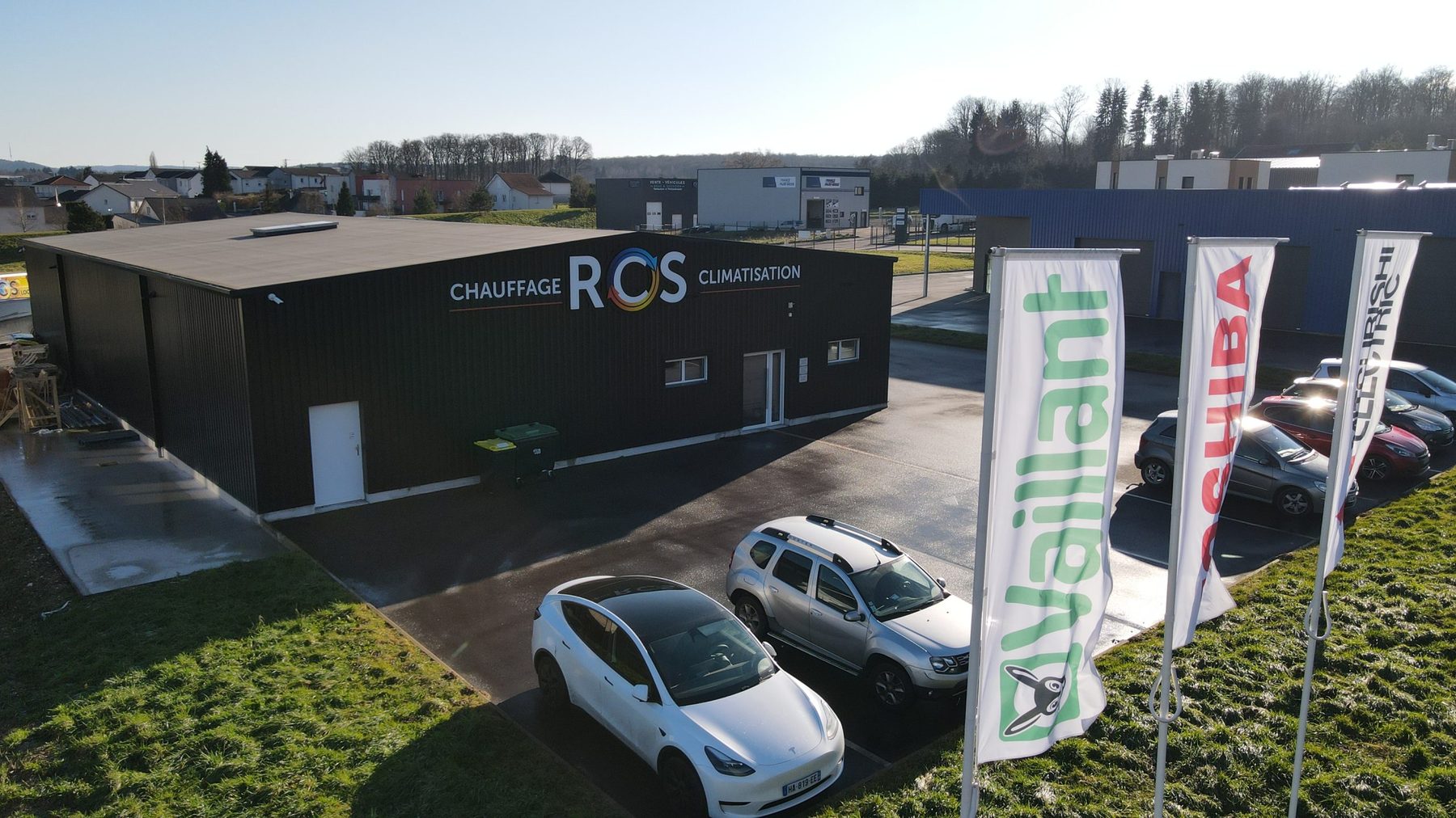 Vue aérienne du bâtiment Renaud Clim Service, chauffage et climatisation, à Golbey